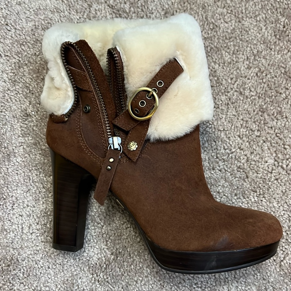 Women’s size 6.5 Ugg boots- worn ONCE!